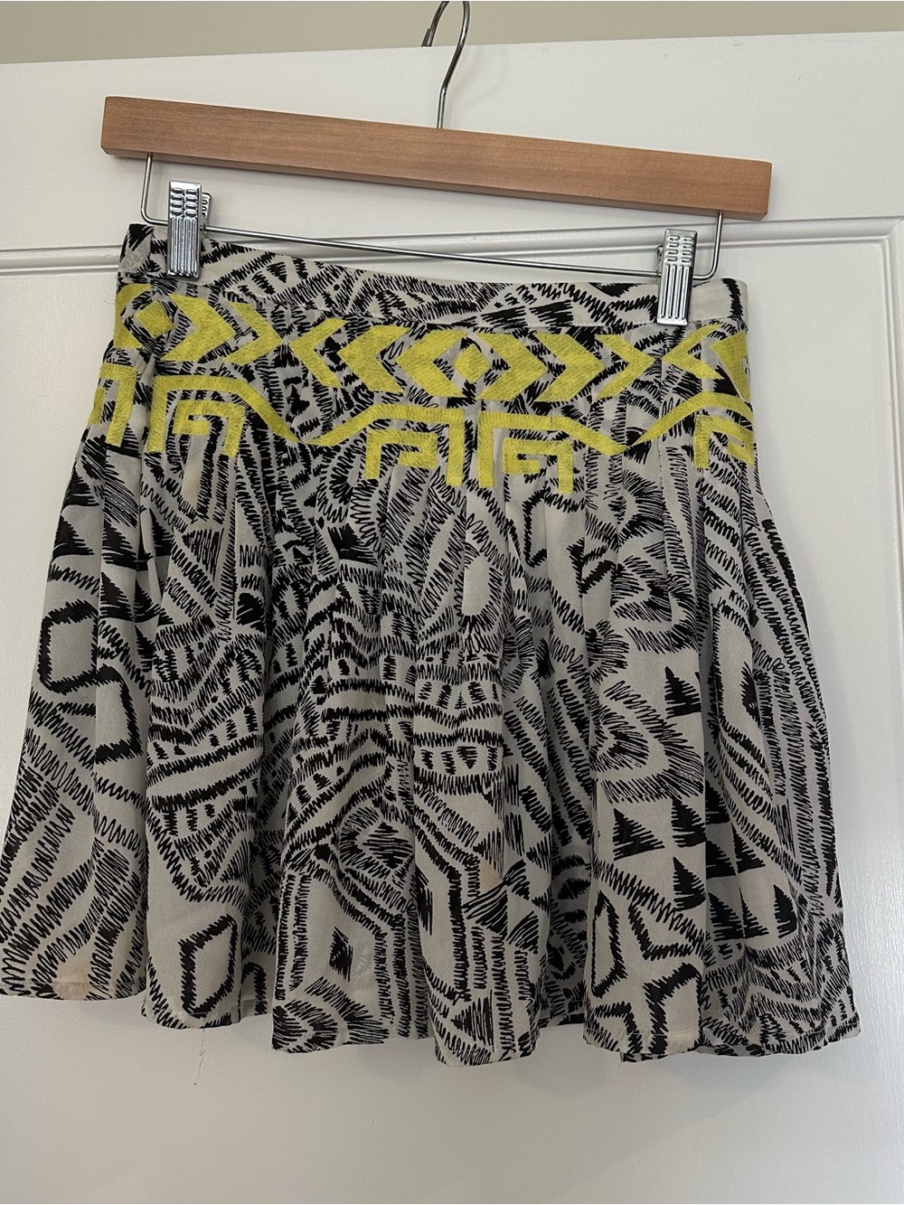 LF Black and White Patterned Mini Skirt - Picture 2 of 3